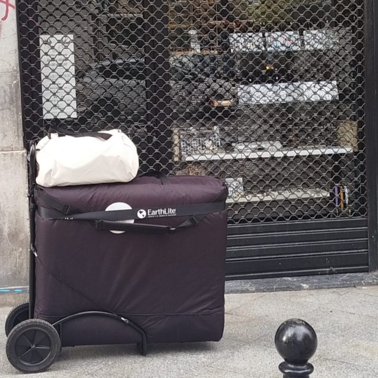 Desplazamiento con materia a un masaje a domicilio en Donosti -Sens Wellness by Dani